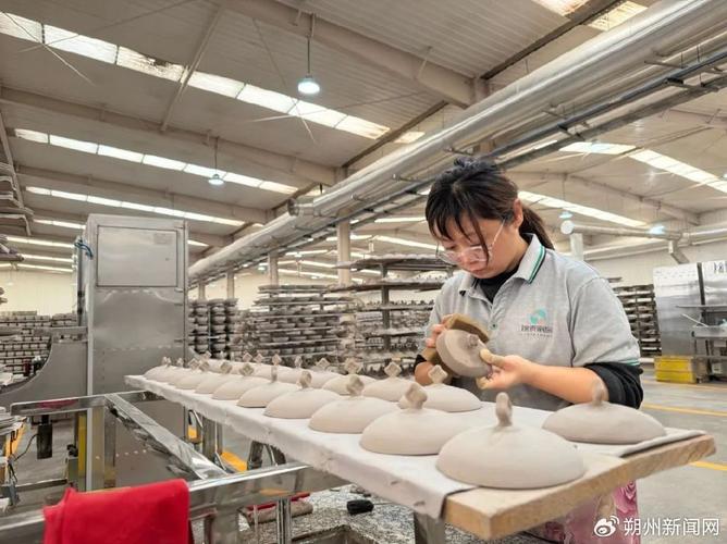 怀仁市亿家亲陶瓷有限责任公司销售负责人臧俊伟向记者介绍,"我们主要